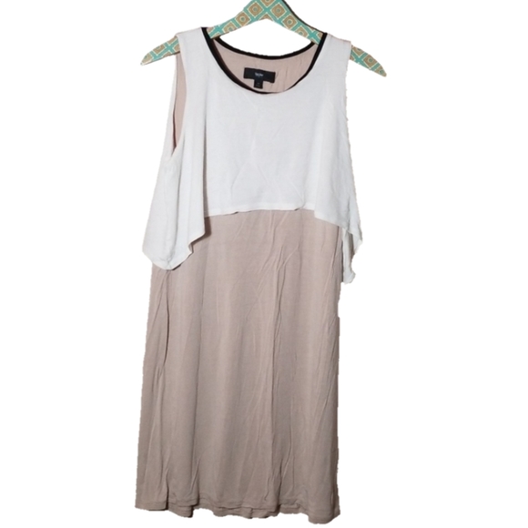 Mossimo Supply Co. Dresses & Skirts - Mossimo Rayon color block Flowy Dress